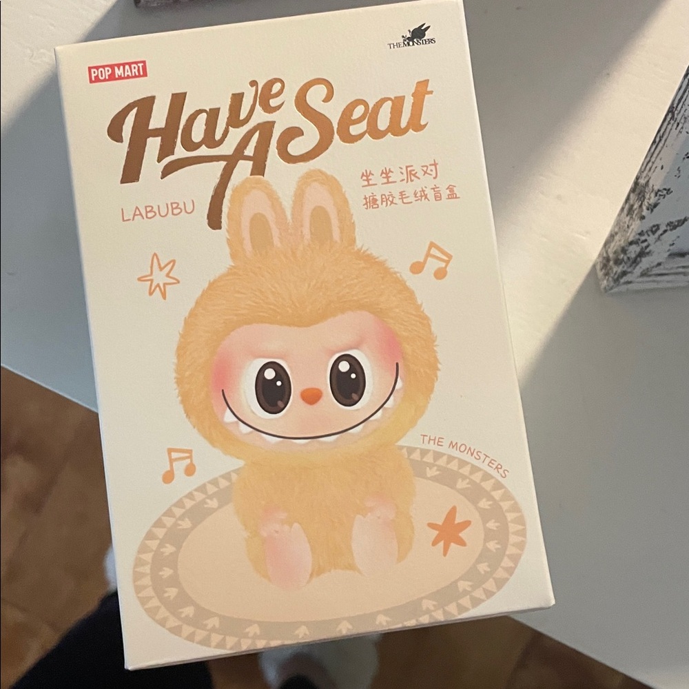 POP MART 
THE MONSTERS 
Labubu Have a Seat Blind Box